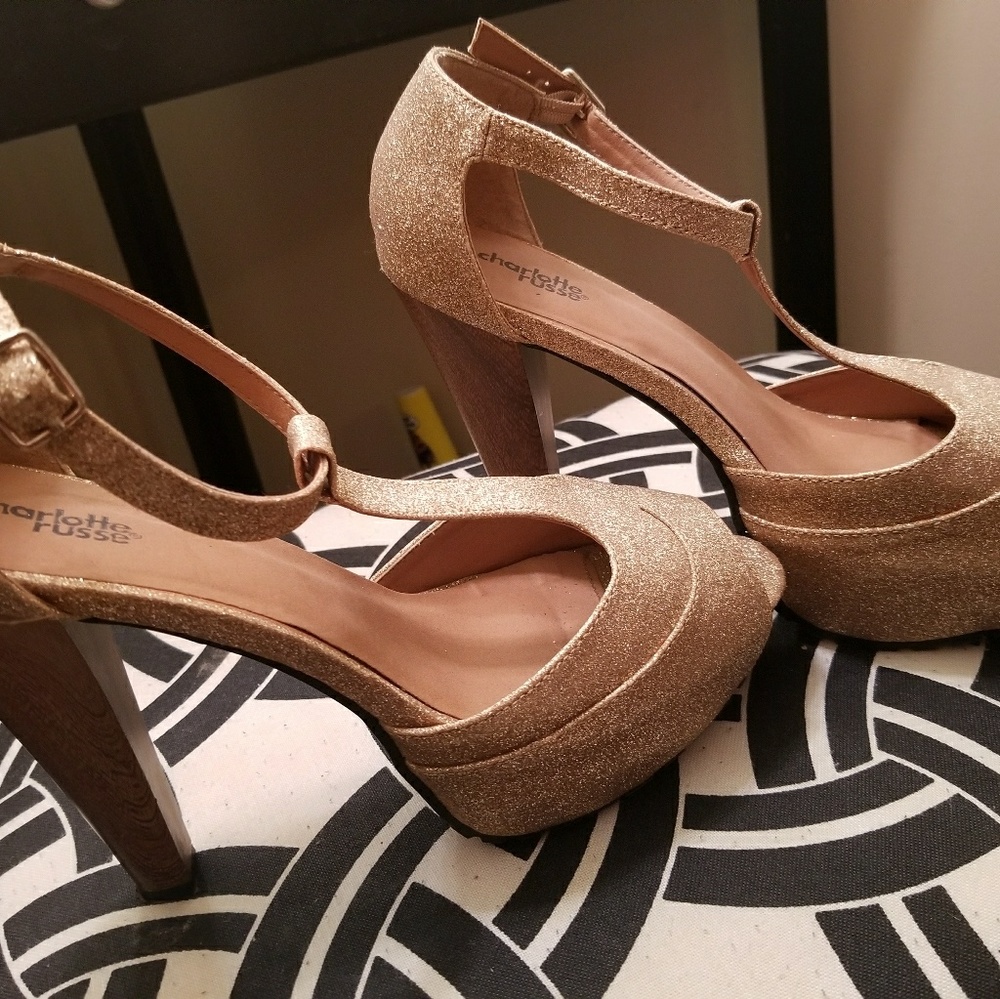 Beautiful gold shoes!